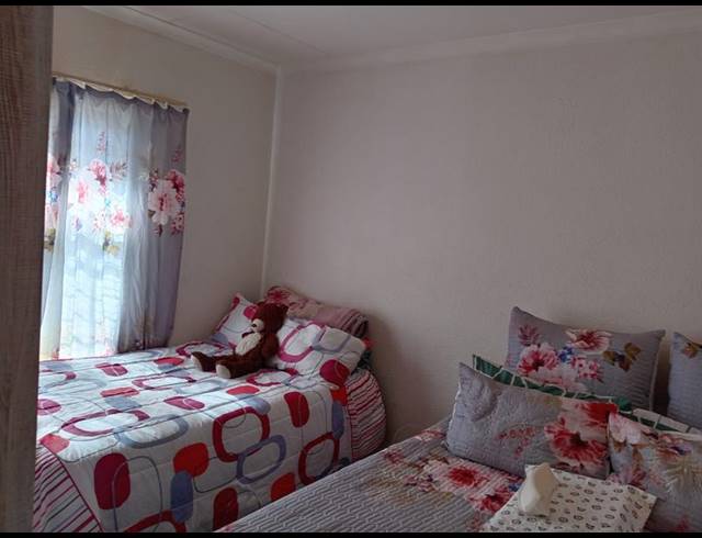 2 BEDROOM HOUSE FOR SALE IN LENASIA SOUTH